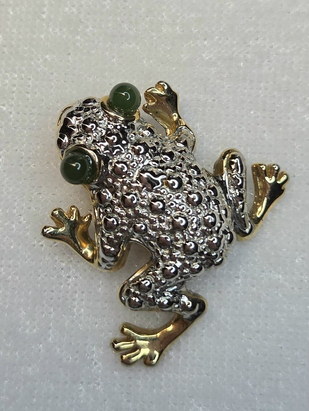 Vintage Two-tone Figural Tree Frog Brooch / Pin